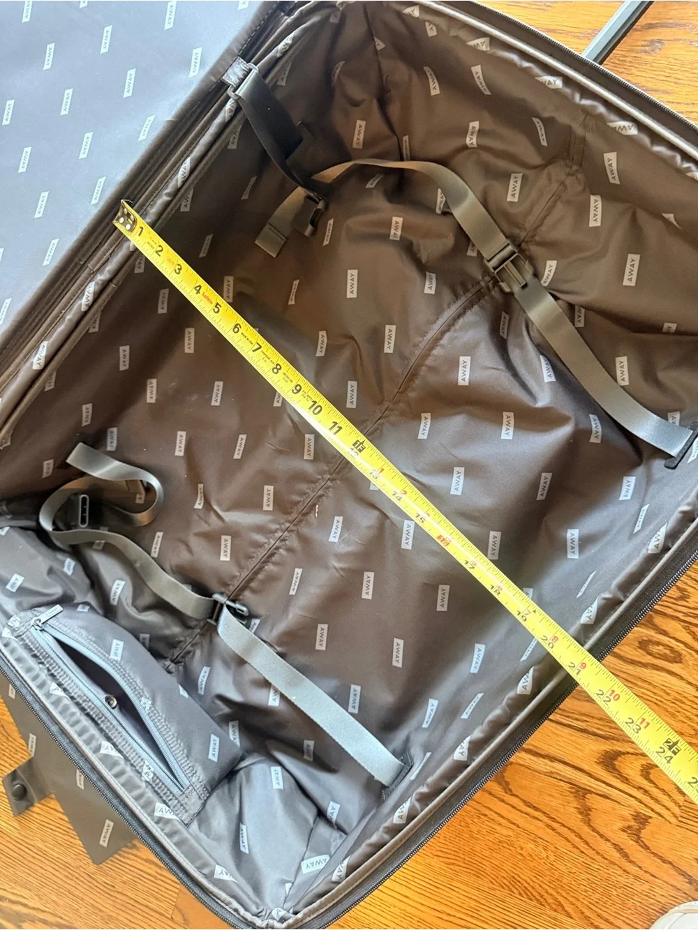 Away expandable large suitcase softside Navy Fabric 21”x26” travel vacation